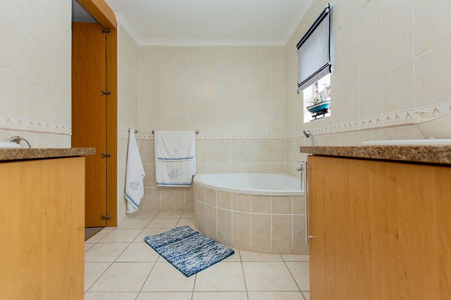 7 Bedroom Property for Sale in Myburgh Park Western Cape